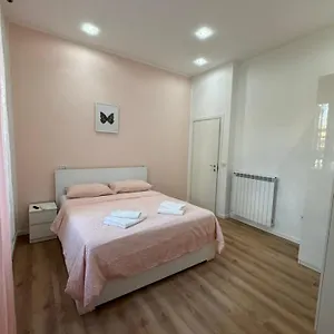 Station And Airport Room'S